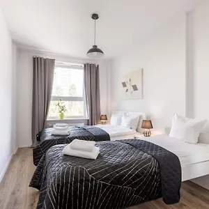Golden - Big And Bright Stylish - Center - Pereca Apartment